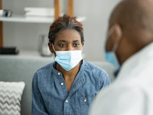 Patient asking questions about treatment options with healthcare team | HQCA